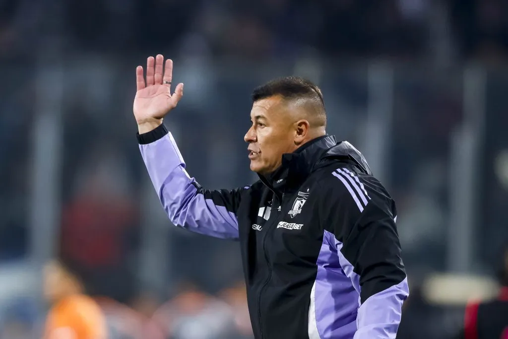 Jorge Almirón fue duramente criticado por Fabián Estay. (Pepe Alvujar/Photosport).