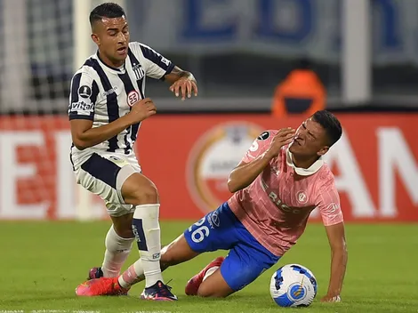 ¡Rival de la U remece el mercado con un volante chileno!