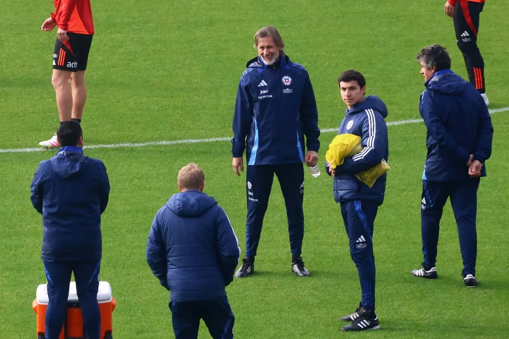 Gareca le vende la pomada a los peruanos: niega haber sido “vago” en la selección chilena.