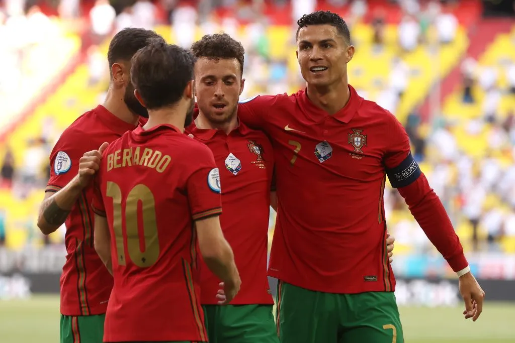 Diogo Jota vivió años en la selección de Portugal con Cristian Ronaldo. (Photo by Alexander Hassenstein/Getty Images)