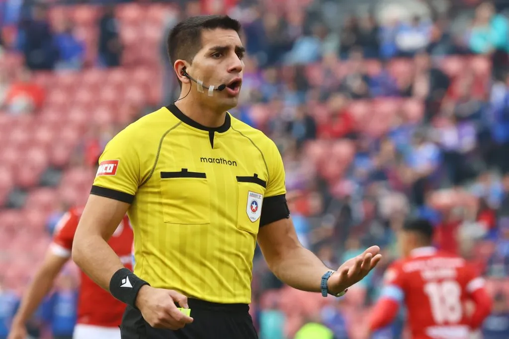 Riquelme viene de arbitrar el partido entre la “U” e Iquique
