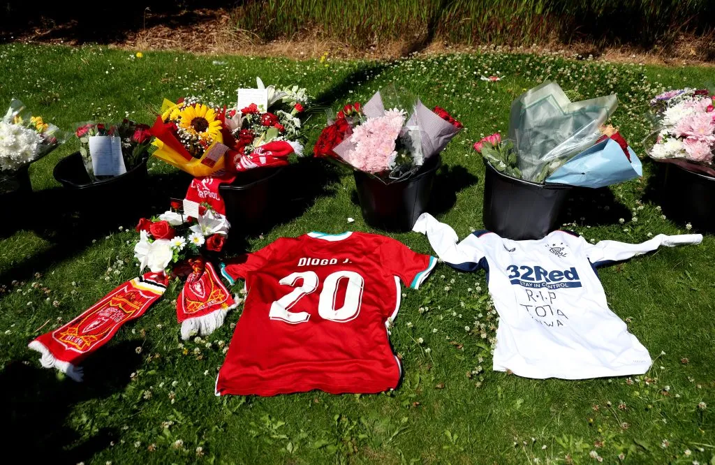 Las muestras de cariño para Diogo Jota (Photo by Jess Hornby/Getty Images)