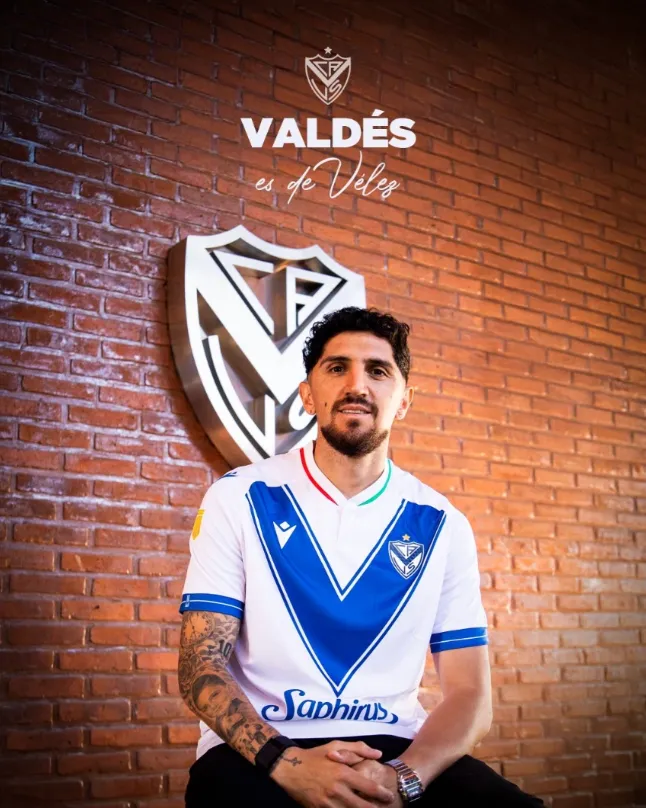 La foto de Vélez para oficializar a Diego Valdés.