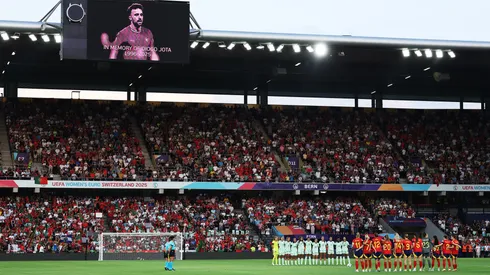 Minuto de silencio para Diogo Jota en el duelo entre España y Portugal por la Eurocopa Femenina.