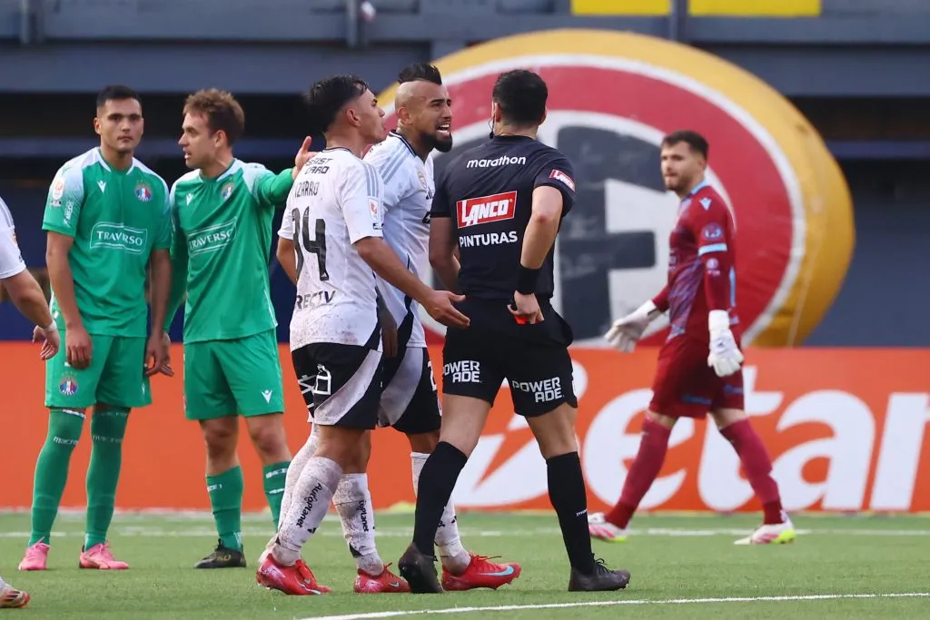 Vidal se pierde el clásico contra la Católica (y ante la U) por la expulsión frente a Audax.