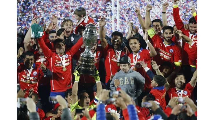 ¡Con razón fuimos campeones! El tremendo equipo que tenía la Selección Chilena en ese entonces.