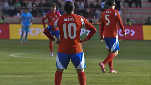 Sufre la Roja, que aún no tiene DT.