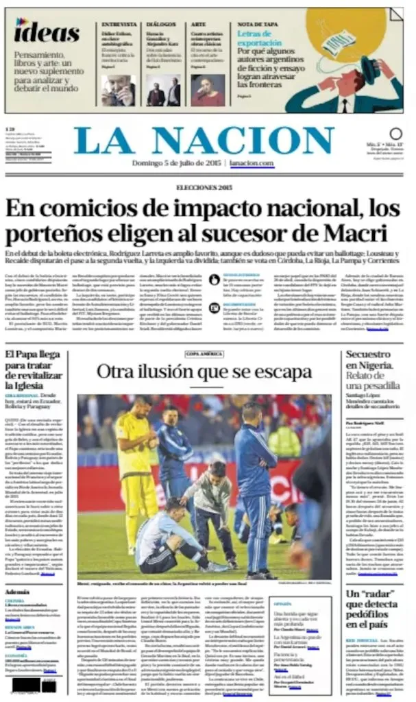 La portada de La Nación Argentina que dio la vuelta al mundo, con los primos de Charles Aránguiz como protagonistas. Foto: La Nación.