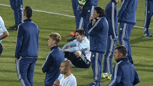Mientras todo Chile celebraba, Lionel Messi sufría con el título que se le escapó en la Copa América 2015.