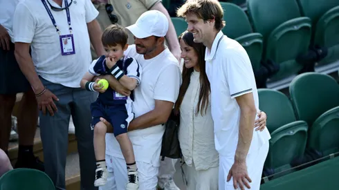 Nicolás Jarry junto a su familia en Wimbledon.