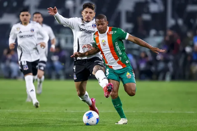 Alan Saldivia no ha mostrado el mejor de los rendimientos en este 2025 de Colo Colo. | Foto: Photosport.