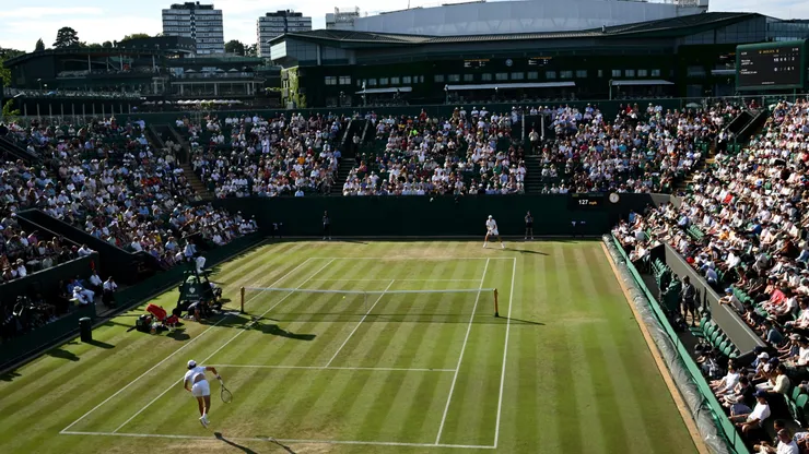 Nicolás Jarry va por el paso a los cuartos de final de Wimbledon.