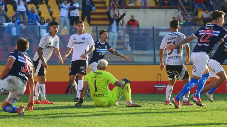 Los hinchas de Colo Colo no perdonan el error cometido en el primero gol del Clásico ante la UC.