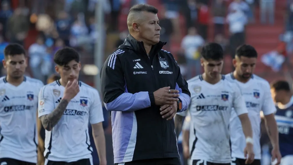 Jorge Almirón y Claudio Aquino se ganaron una ola de críticas de los históricos de Colo Colo. Foto: Photosport.