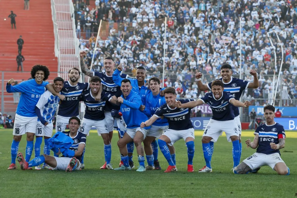 Así celebró la UC tras vencer al Cacique en el estadio Santa Laura. (Andres Pina/Photosport).