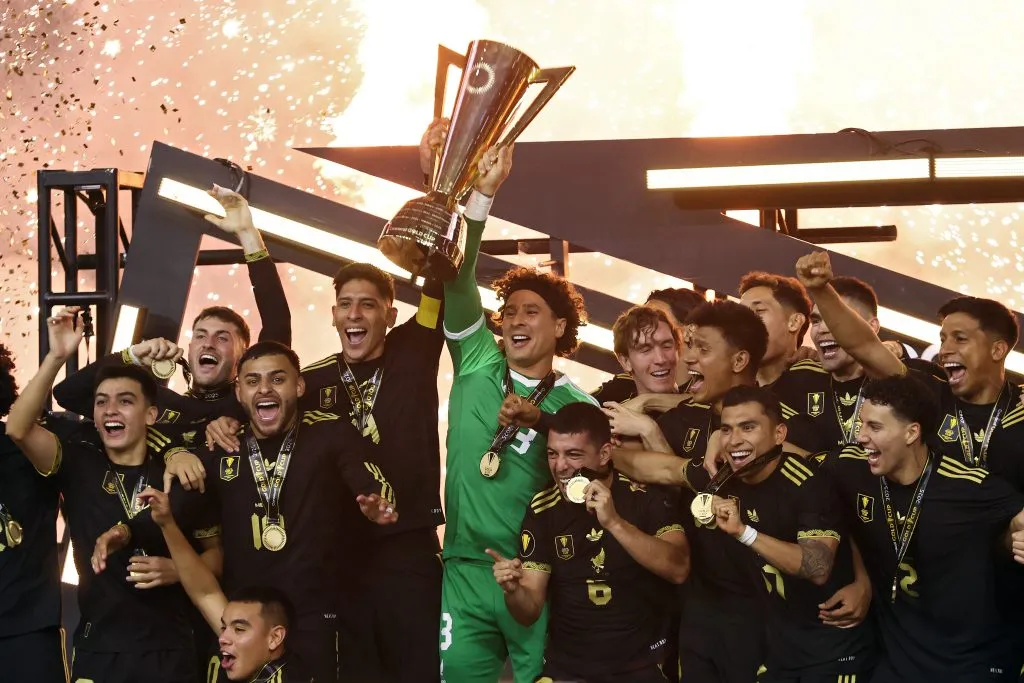México celebró una remontada a domicilio vs Estados Unidos y ganó otra vez la Copa de Oro. (Omar Vega/Getty Images).