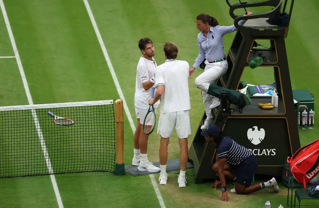 La discusión entre Norrie y Jarry. (Photo by Dan Istitene/Getty Images)