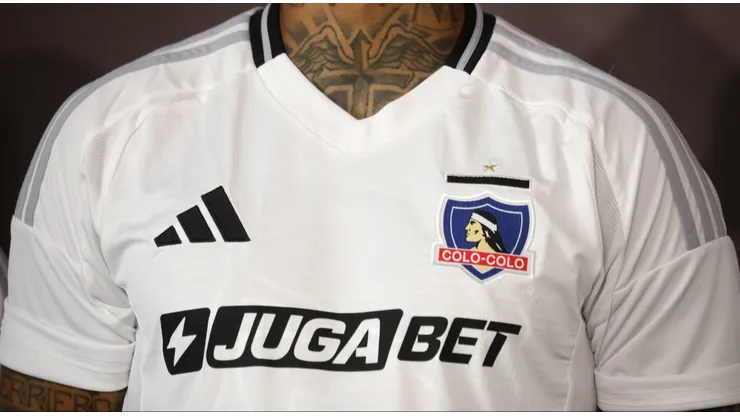 La camiseta de Colo Colo se "renovó" para el Clásico con la UC.
