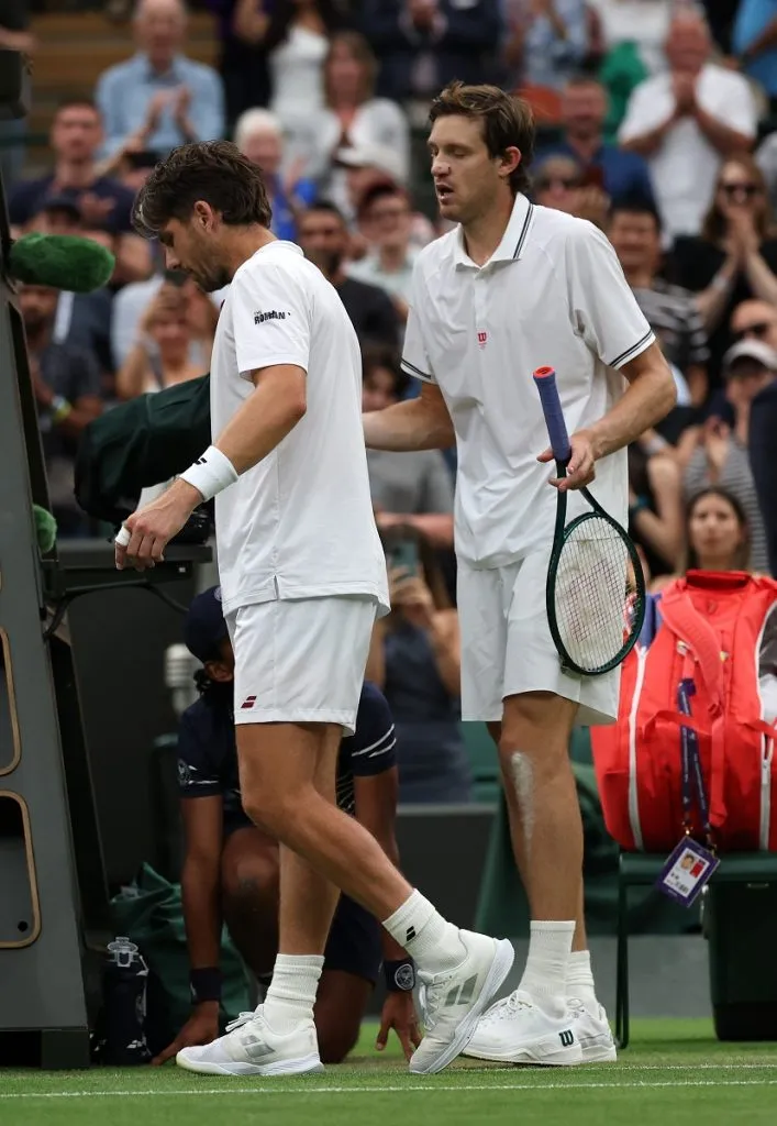 Cameron Norrie y Nicolás Jarry discuten en Wimbledon (Getty Images).