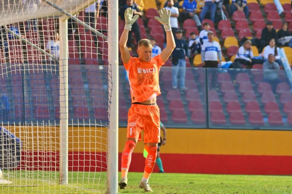 Vicente Bernedo no recibió remates de Colo Colo a su portería (Photosport)