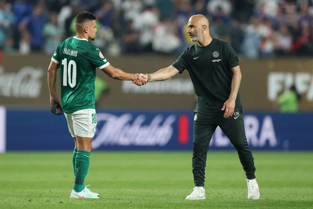 Paulinho y Enzo Maresca se despidieron así tras la victoria del Chelsea al Palmeiras. (Francois Nel/Getty Images).