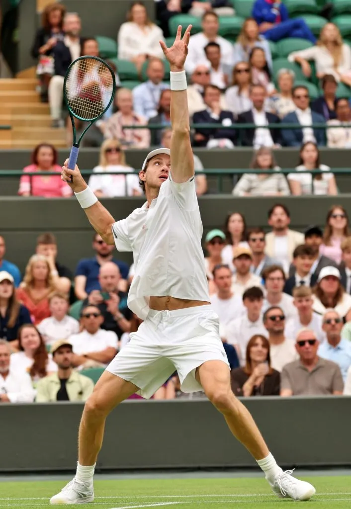 El servicio de Nicolás Jarry, su mejor arma en Wimbledon (Getty Images)