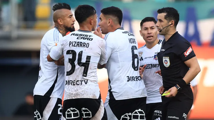 Arturo Vidal está pagando dos fechas de castigo en Colo Colo.