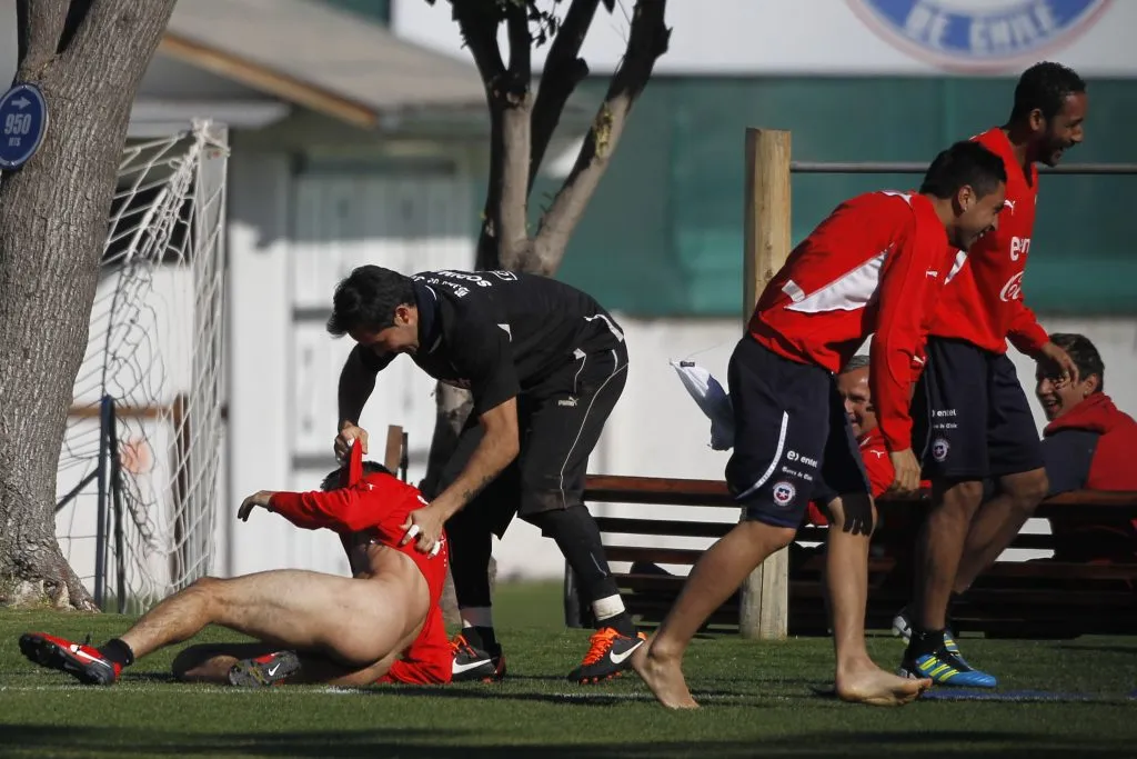 Roberto Cereceda semidesnudo en Pinto Durán. (ANDRES PINA/PHOTOSPORT).