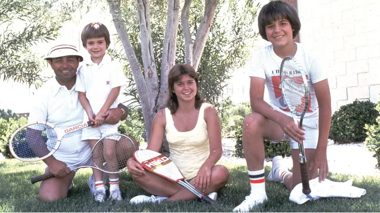 Leyenda del tenis y sus inicios en la actividad.