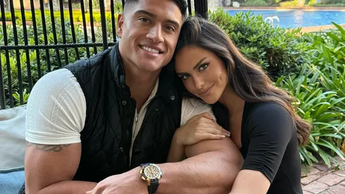 El ex NFL entregó detalles íntimos de su relación con la modelo chilena.