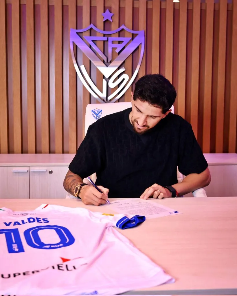 Diego Valdés jugará en Argentina hasta fines de 2027 (Vélez Sarsfield)