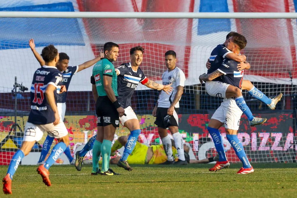 La UC anuló a Colo Colo en todas sus líneas y lo llenó de dudas para el Superclásico. Foto: Photosport.