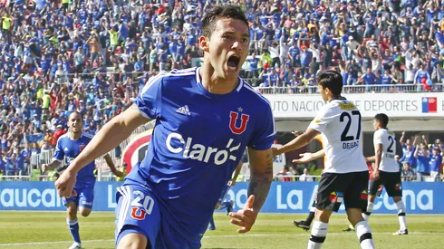 Charles Aránguiz celebró el triunfo en el Superclásico de 2013.