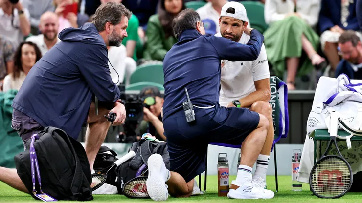 Grigor Dimitrov debió retirarse de Wimbledon por lesión.