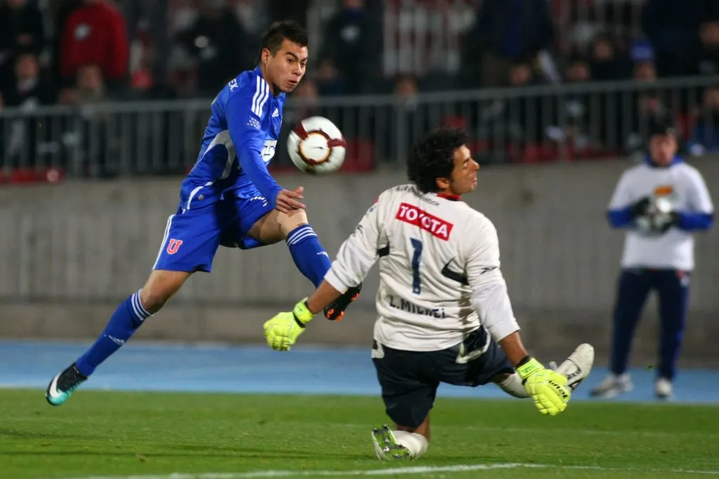 Eduardo Vargas podría ser jugador de U de Chile antes del viernes. Foto: MAX MONTECINOS/PHOTOSPORT