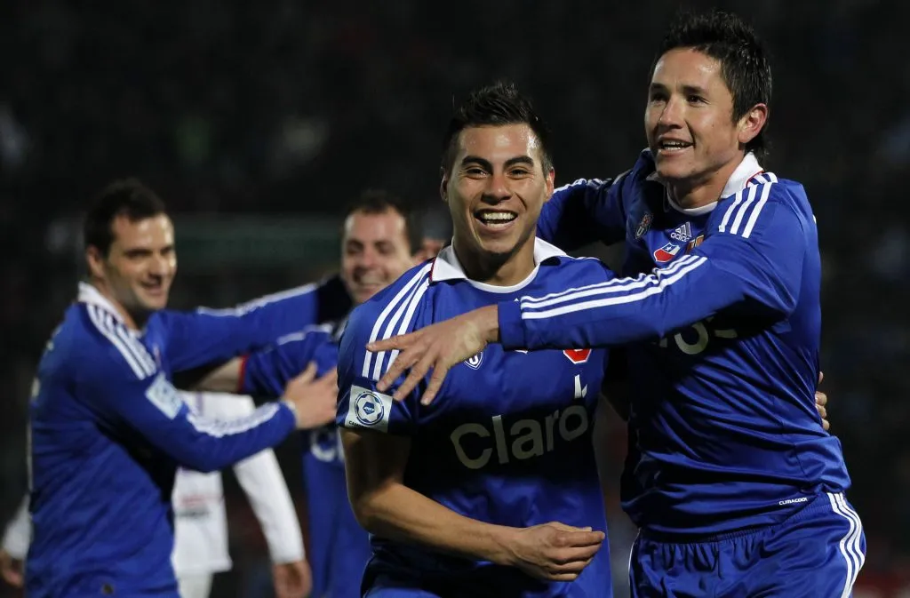 Eduardo Vargas es esperado por sus compañeros en Universidad de Chile. Foto: ANDRES PINA/PHOTOSPORT