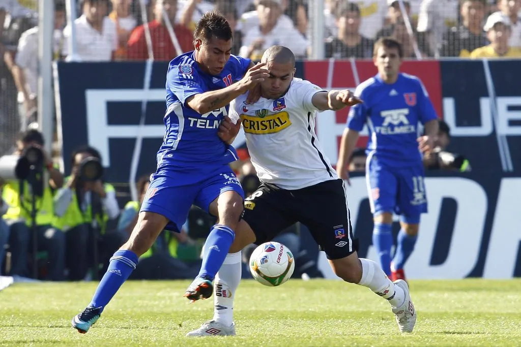 Eduardo Vargas juega un Superclásico por Universidad de Chile. Foto: MARCELO HERNANDEZ/PHOTOSPORT