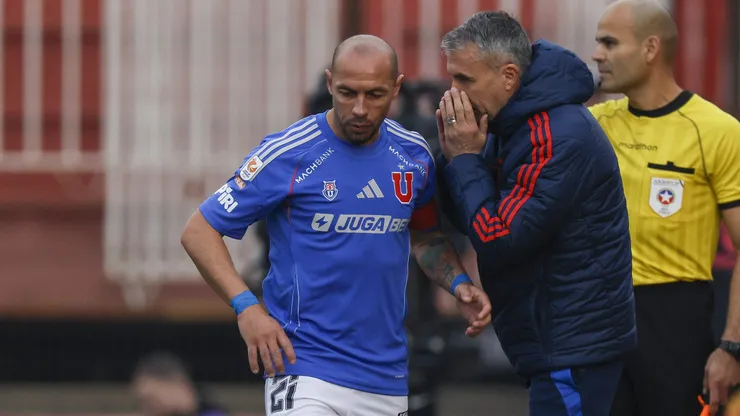 Marcelo Díaz queda fuera del once titular en el Superclásico.