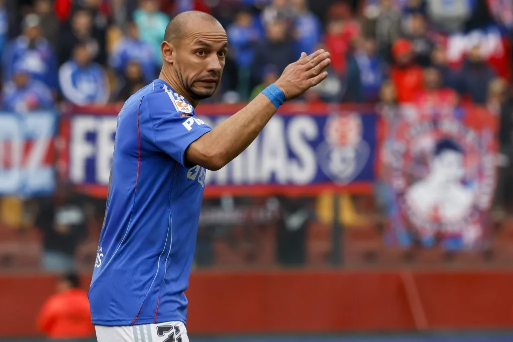 Gustavo Álvarez tiene en mente sentar a Marcelo Díaz para el Universidad de Chile vs Colo Colo. | Foto: Photosport.