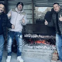 Es chileno, marcó en el primer Mundial de Clubes, se radicó en Villarrica y confirma nuevo negocio con su hijo futbolista