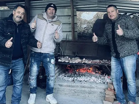 Es chileno, anotó en el primer Mundial de Clubes y confirma negocio con su hijo futbolista