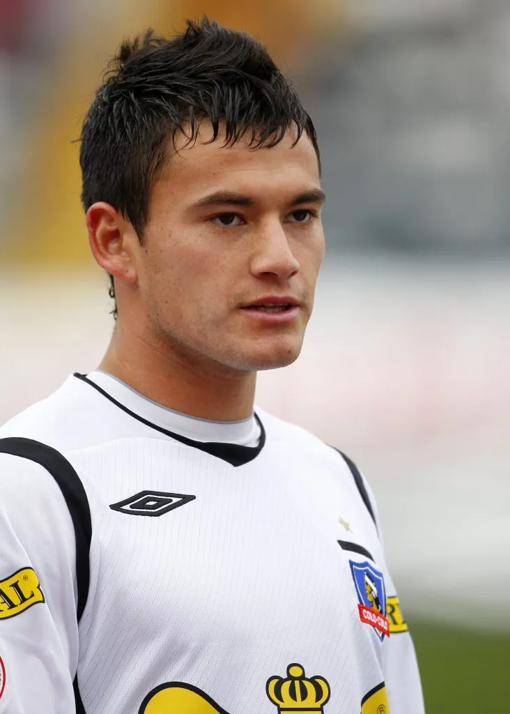Charles Aránguiz ganaba apenas 4.5 millones de pesos mensuales en Colo Colo. (Foto: Photosport)