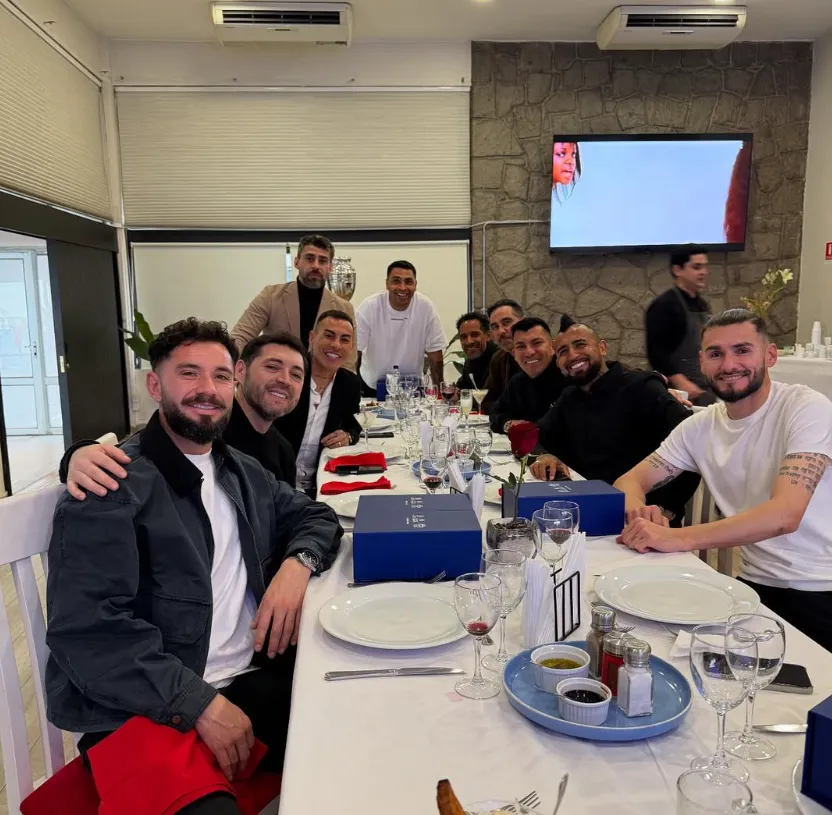 Los bicampeones de América con Chile se juntaron en una comida y revelaron una foto en la que no aparecen dos referentes de la U. Foto: Instagram.