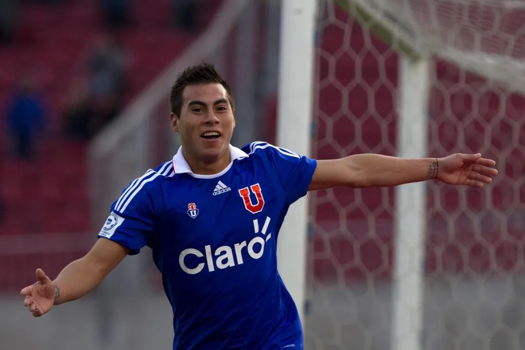 La U espera luz verde desde Uruguay para presentar a Eduardo Vargas. Foto: CLAUDIO REYES/PHOTOSPORT
