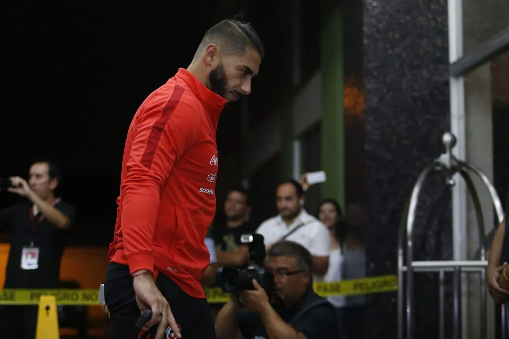 Johnny Herrera no estuvo en la comida de los bicampeones de América con Chile, según él, para estar con su hijo. Foto: Photosport.