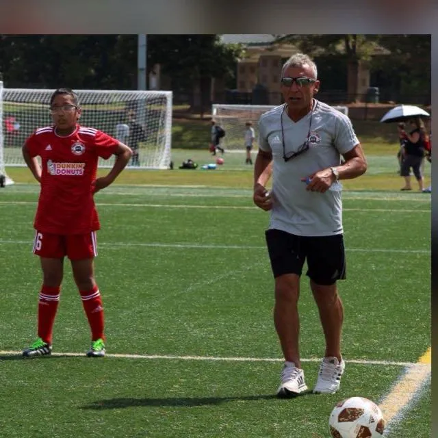 Francisco Ugarte en su club, United Football Academy, con el que compite en dos ligas. (Cedida).