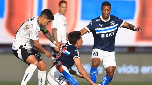 Esteban Pavez ante Universidad Católica.