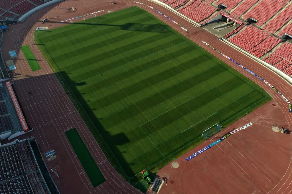 Así se ve a grandes rasgos la cancha del Estadio Nacional para el Superclásico 197 entre Universidad de Chile y Colo Colo. | Foto: Photosport.