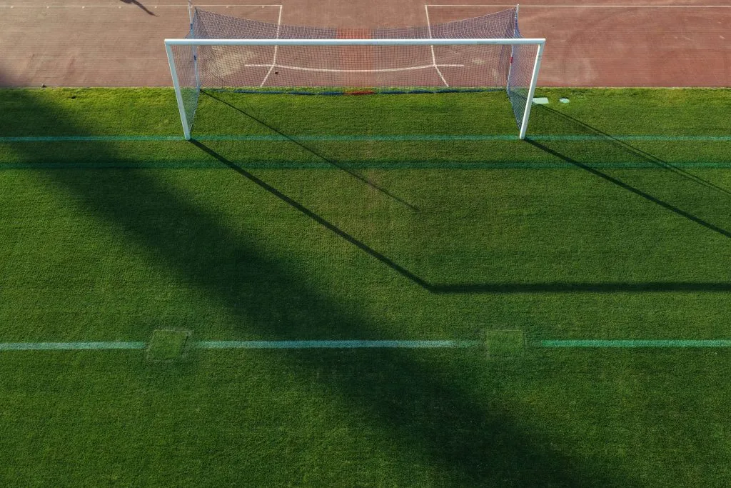 Los parches que quedaron en la zona de las áreas tras el amistoso de Rugby. | Foto: Photosport.