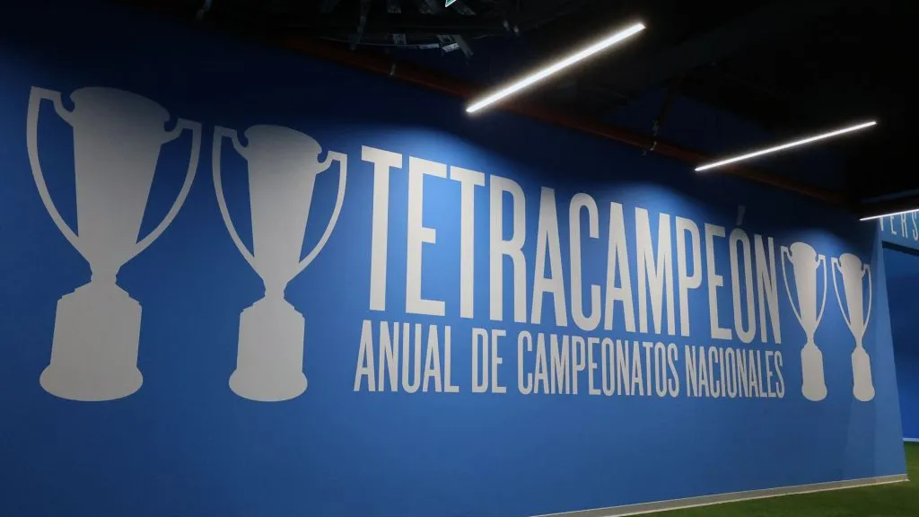 El mural con que Universidad Católica recuerda su histórico tetracampeonato. | Foto: Cruzados.